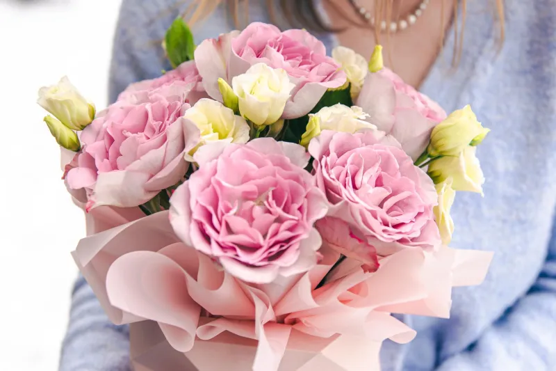 Ramo de peonías elegante con diseño romántico