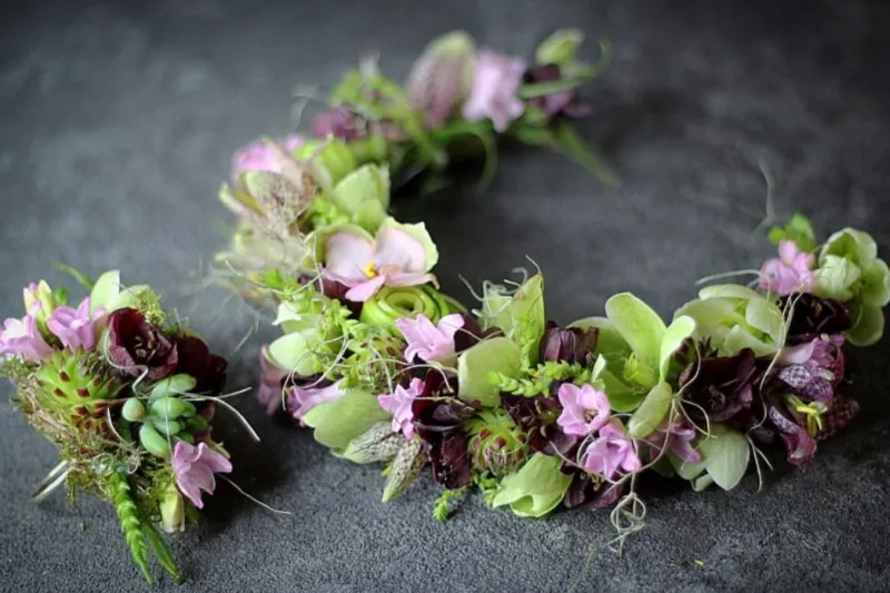 Cintillo y botonier personalizado para novios y acompañantes